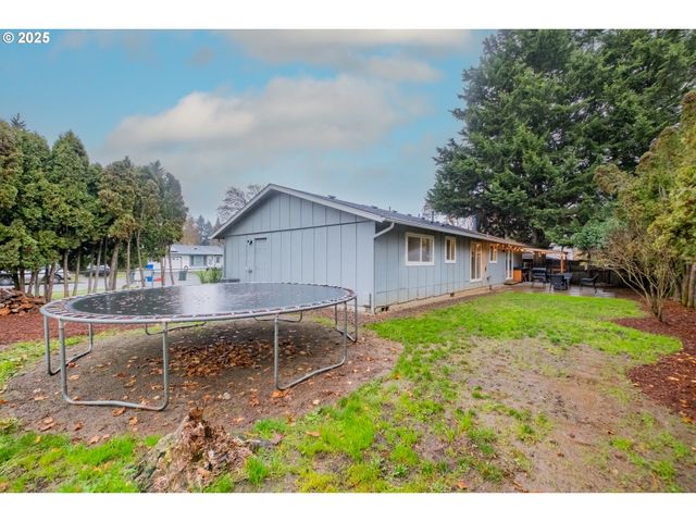1394 HAYWARD St, Salem, OR 97306