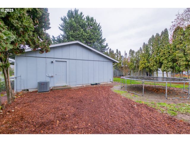 1394 HAYWARD St, Salem, OR 97306