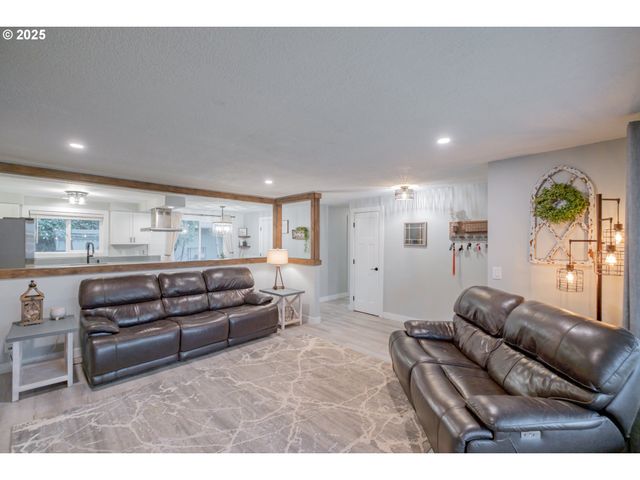 1394 HAYWARD St, Salem, OR 97306