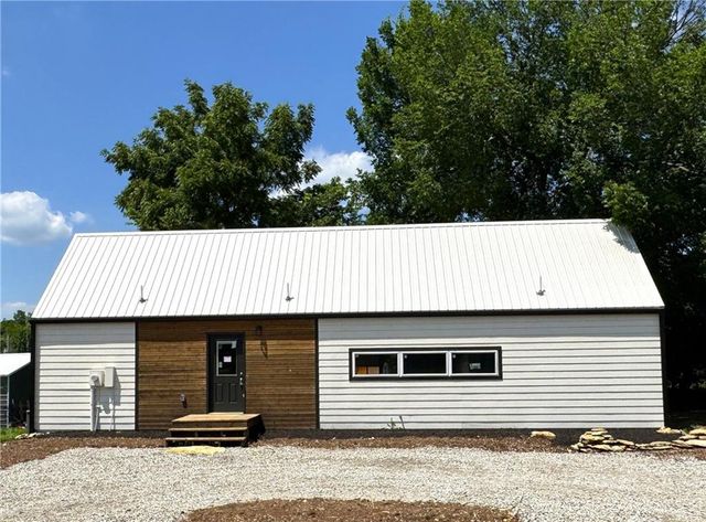 258 Sycamore Drive, Linn Valley, KS 66040