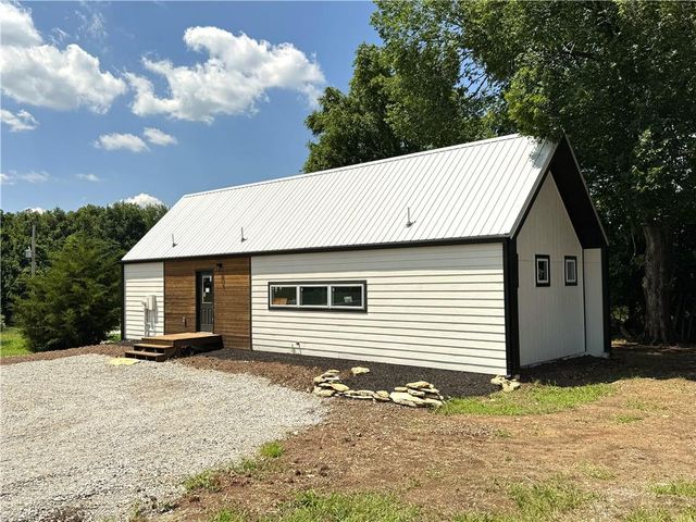 258 Sycamore Drive, Linn Valley, KS 66040