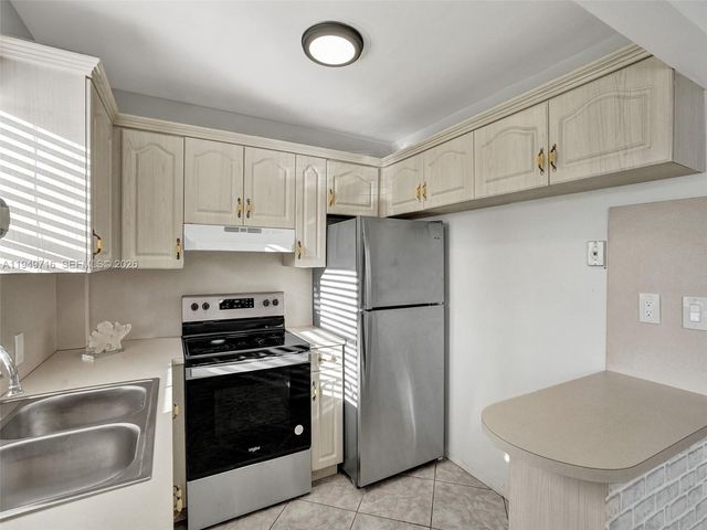 5112 Hollywood Blvd 7, Hollywood, FL 33021