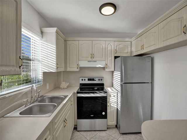 5112 Hollywood Blvd 7, Hollywood, FL 33021