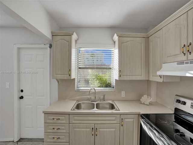 5112 Hollywood Blvd 7, Hollywood, FL 33021