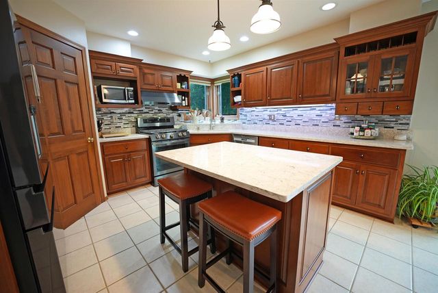 3911 POPPLE COURT, Green Bay, WI 54301