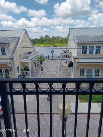 215 S Water Street Apt 202, Wilmington, NC 28401