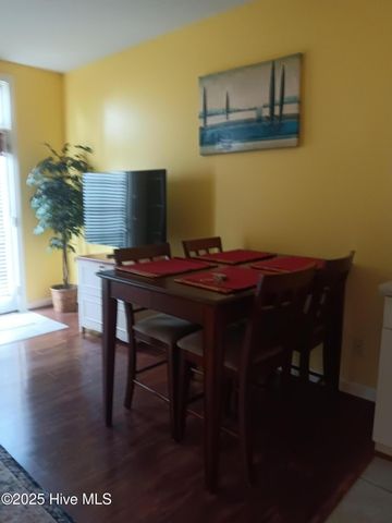 215 S Water Street Apt 202, Wilmington, NC 28401