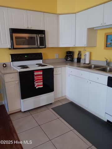 215 S Water Street Apt 202, Wilmington, NC 28401