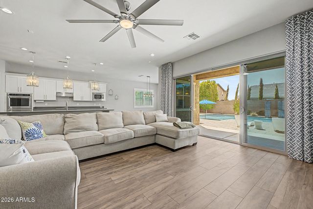 9349 W LOUISE Drive, Peoria, AZ 85383