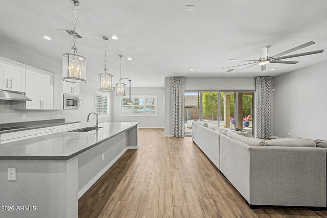 9349 W LOUISE Drive, Peoria, AZ 85383
