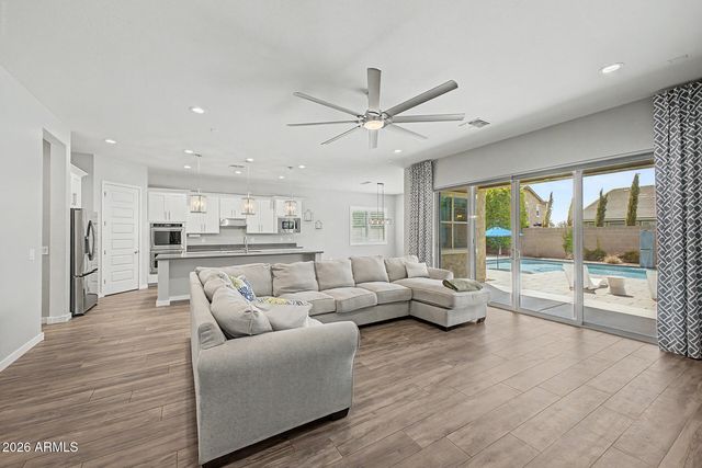 9349 W LOUISE Drive, Peoria, AZ 85383