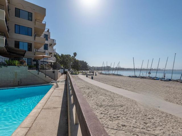 1235 Parker Pl 2B, San Diego, CA 92109