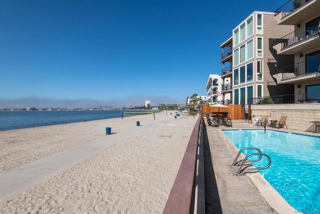 1235 Parker Pl 2B, San Diego, CA 92109