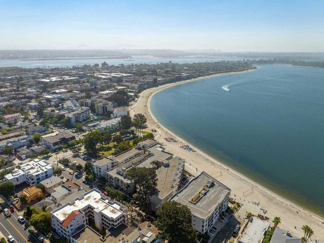 1235 Parker Pl 2B, San Diego, CA 92109