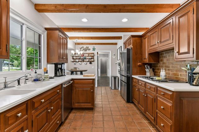 16805 Linden Drive, Minnetonka, MN 55345