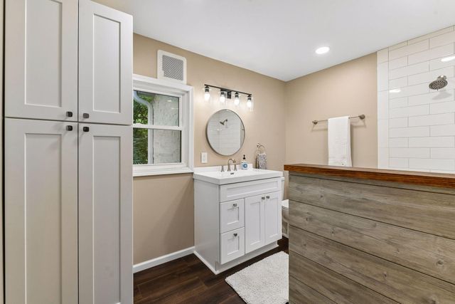 16805 Linden Drive, Minnetonka, MN 55345