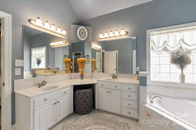3003 Wedge Court, Matthews, NC 28104