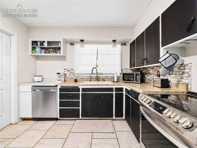 18 Dundee Lane, Pueblo, CO 81001