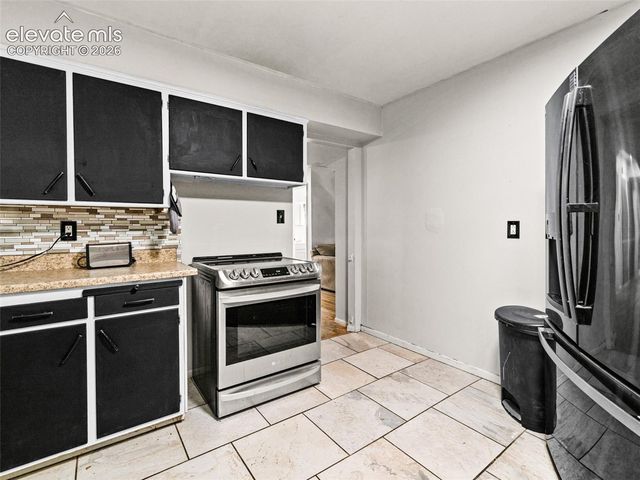 18 Dundee Lane, Pueblo, CO 81001