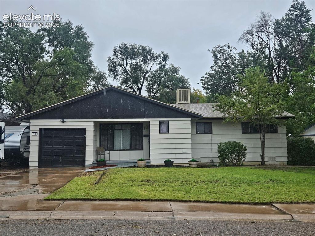 18 Dundee Lane, Pueblo, CO 81001