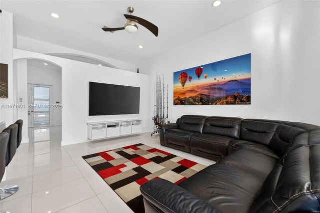 16422 SW 281st St, Homestead, FL 33033