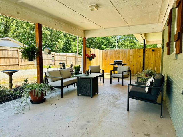 159 HILLHURST DR, Selmer, TN 38375