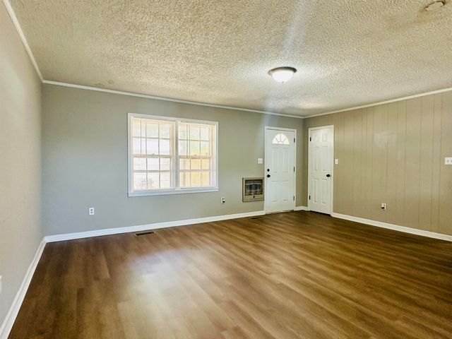 159 HILLHURST DR, Selmer, TN 38375
