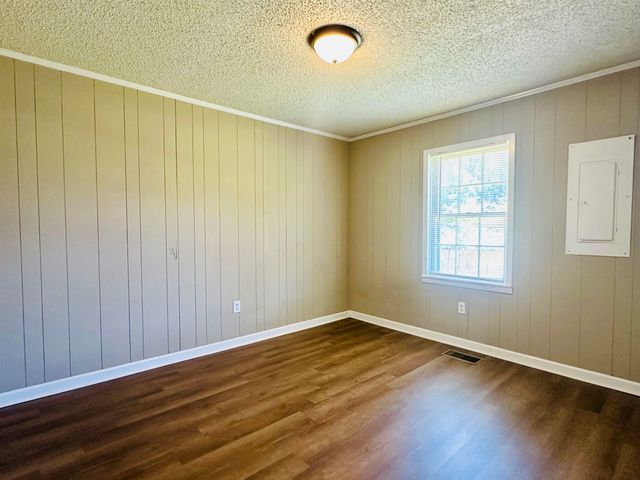 159 HILLHURST DR, Selmer, TN 38375