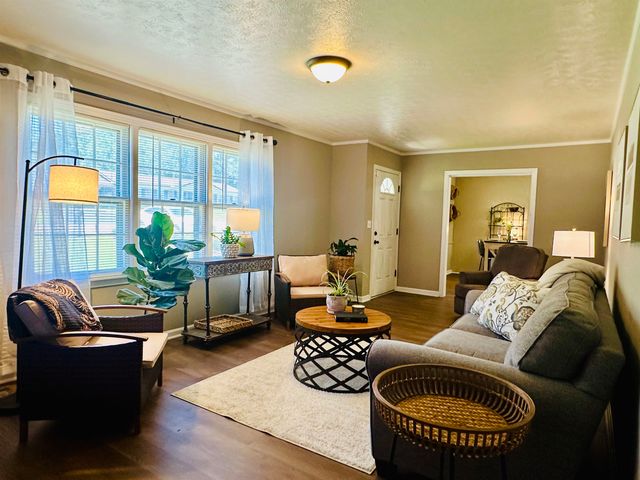 159 HILLHURST DR, Selmer, TN 38375