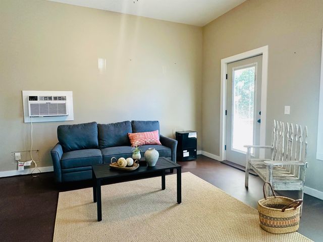 159 HILLHURST DR, Selmer, TN 38375