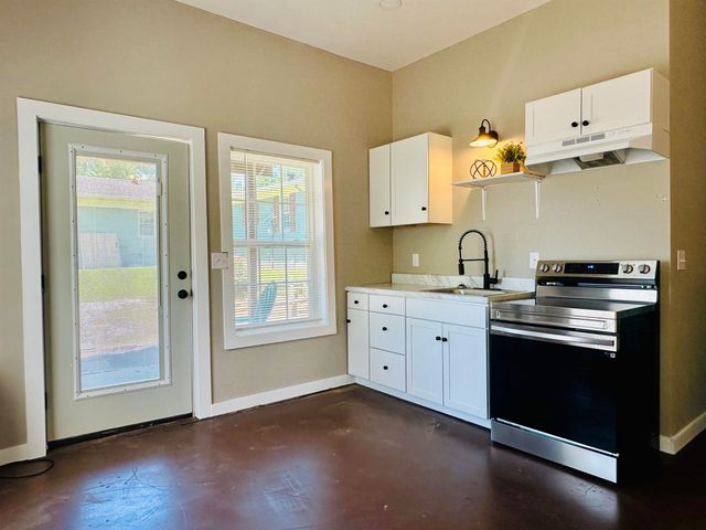159 HILLHURST DR, Selmer, TN 38375