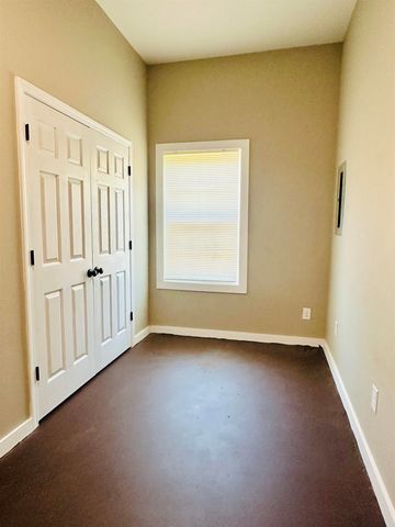 159 HILLHURST DR, Selmer, TN 38375