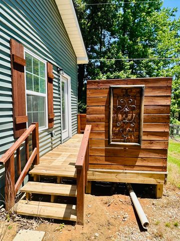 159 HILLHURST DR, Selmer, TN 38375
