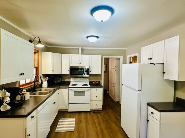 159 HILLHURST DR, Selmer, TN 38375