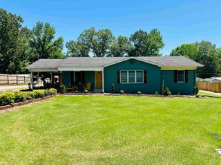 159 HILLHURST DR, Selmer, TN 38375