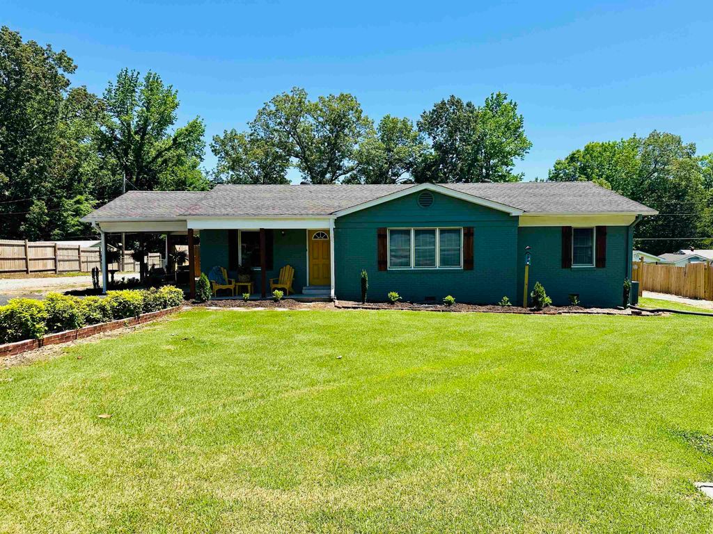 159 HILLHURST DR, Selmer, TN 38375