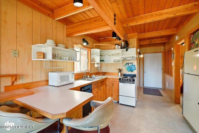 8266 S Big Lake Road, Big Lake, AK 99652