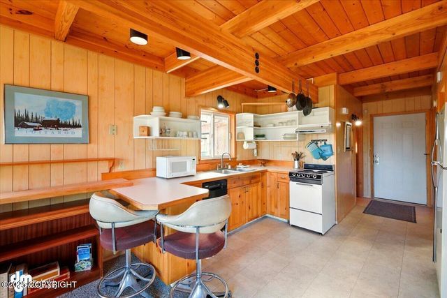 8266 S Big Lake Road, Big Lake, AK 99652