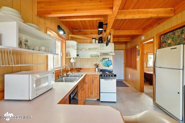8266 S Big Lake Road, Big Lake, AK 99652