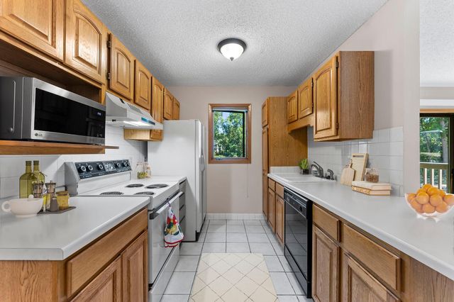 4870 Babcock Trail 312, Inver Grove Heights, MN 55077