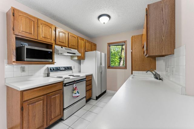 4870 Babcock Trail 312, Inver Grove Heights, MN 55077