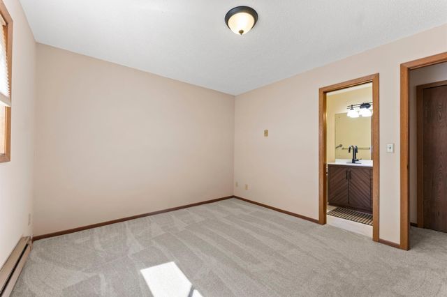 4870 Babcock Trail 312, Inver Grove Heights, MN 55077