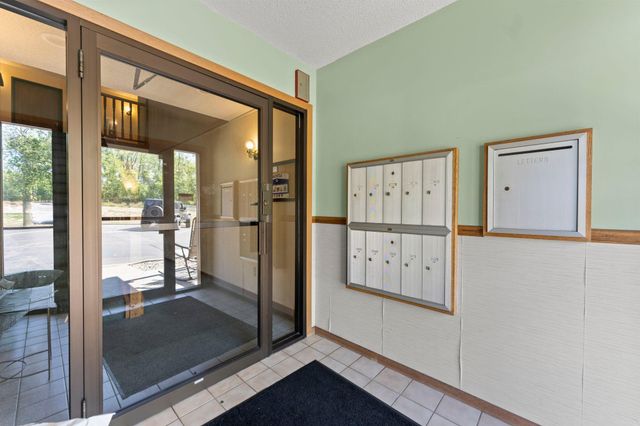 4870 Babcock Trail 312, Inver Grove Heights, MN 55077