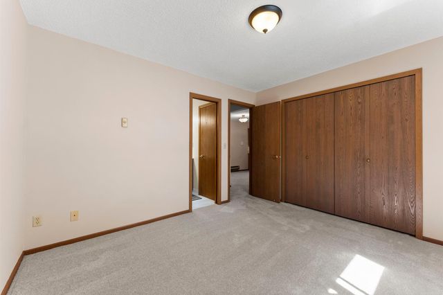 4870 Babcock Trail 312, Inver Grove Heights, MN 55077