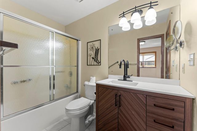 4870 Babcock Trail 312, Inver Grove Heights, MN 55077