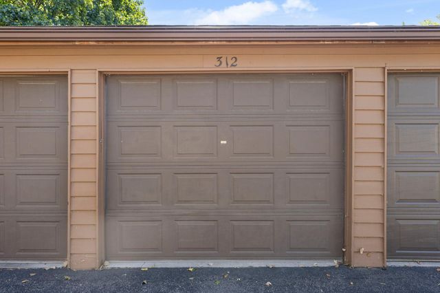 4870 Babcock Trail 312, Inver Grove Heights, MN 55077