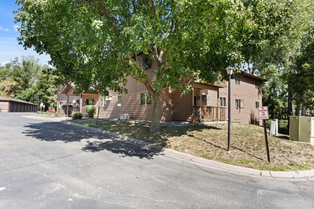 4870 Babcock Trail 312, Inver Grove Heights, MN 55077