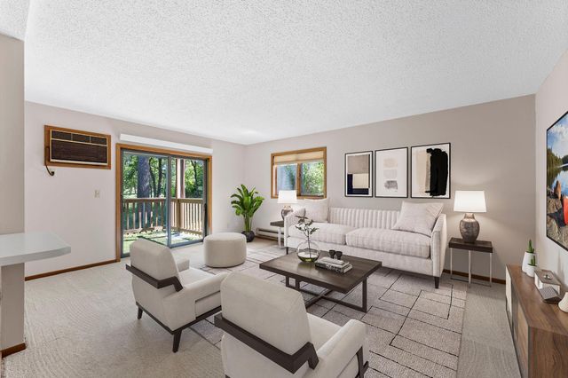 4870 Babcock Trail 312, Inver Grove Heights, MN 55077