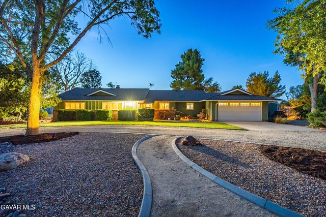 2555 W Avenue M8, Palmdale, CA 93551