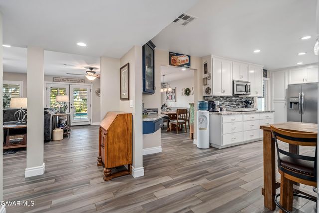 2555 W Avenue M8, Palmdale, CA 93551